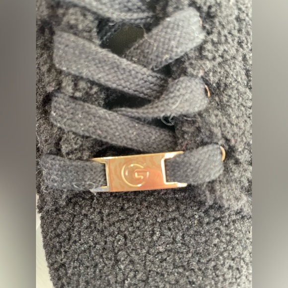 GBG LOS ANGELES GUESS FAUX SHEARLING LACE UP SNEAKERS, BLACK, EUC, SZ 8 - Picture 4 of 15